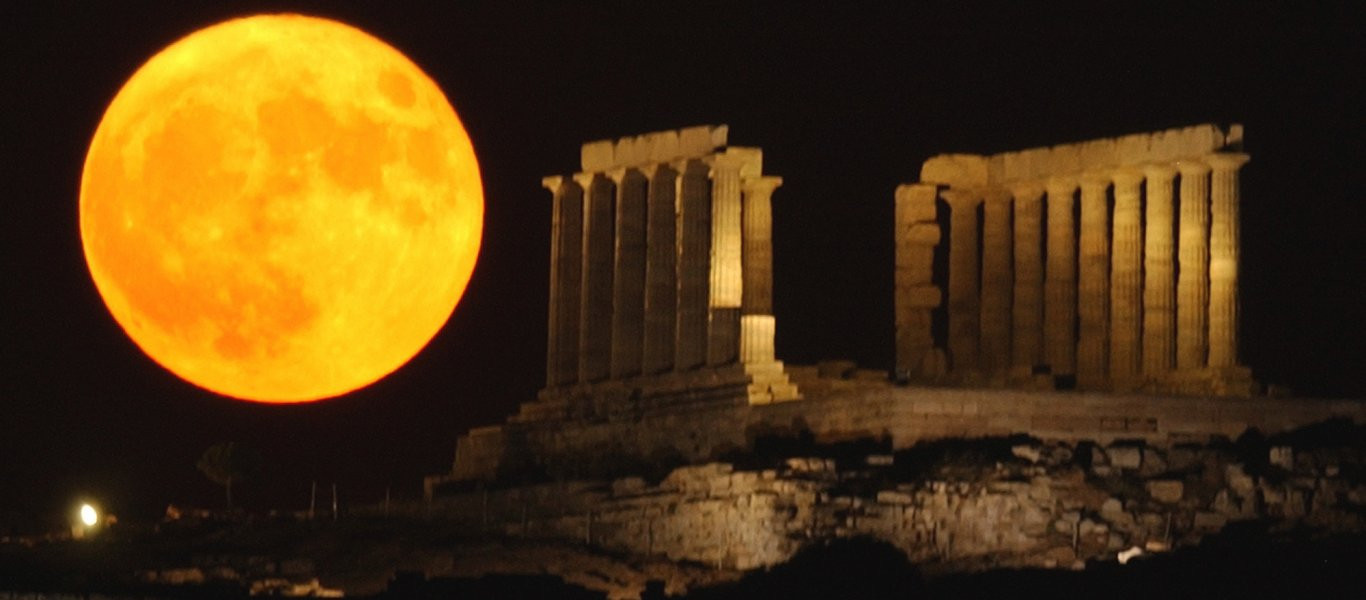 Τεράστια ήταν η προσέλευση του κοινού σε αρχαιολογικούς χώρους για την Πανσέληνο του Αυγούστου (φωτό)